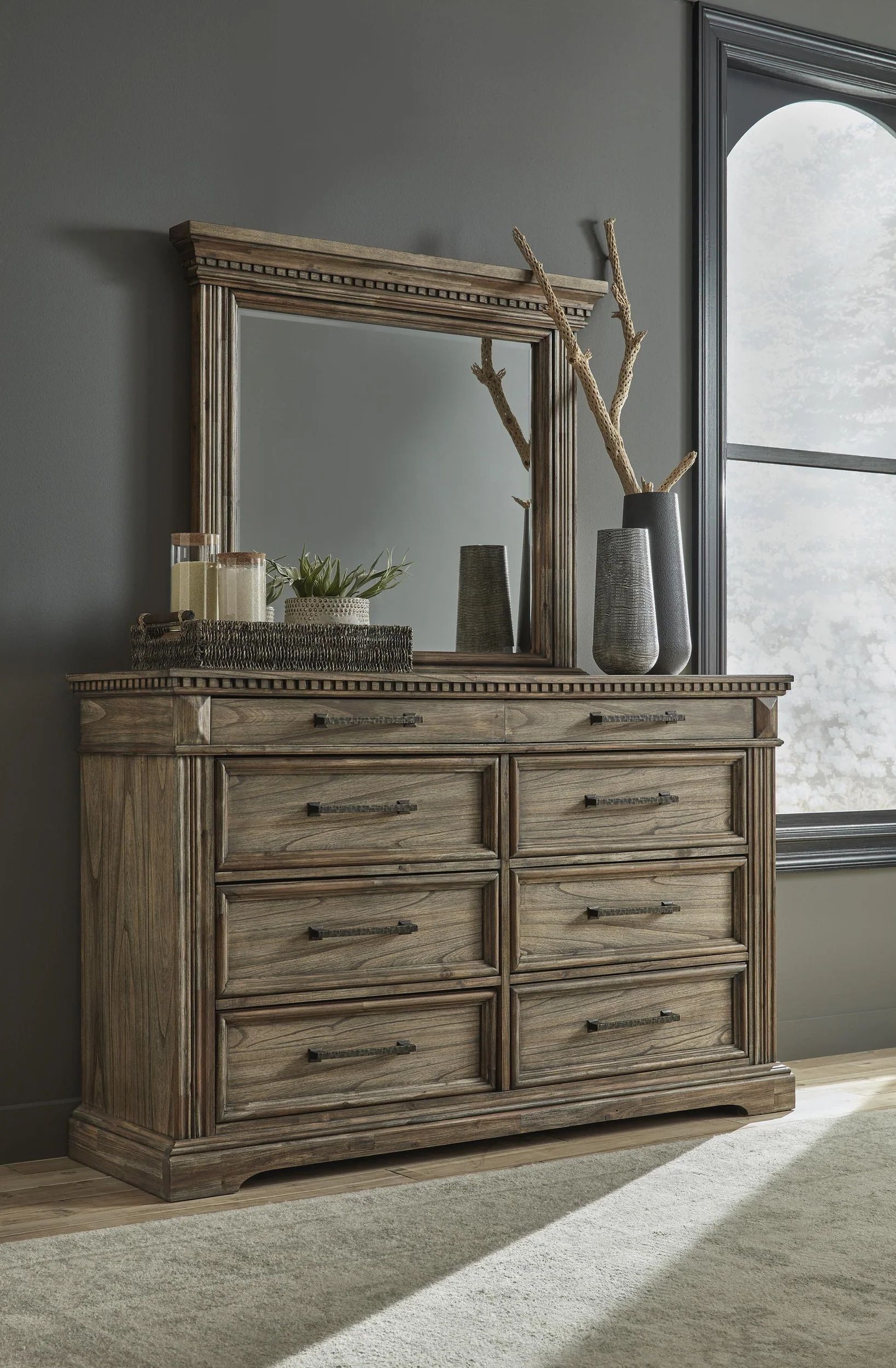 Ashley SM Markenburg 8-Drawer Wood Veneer Dresser