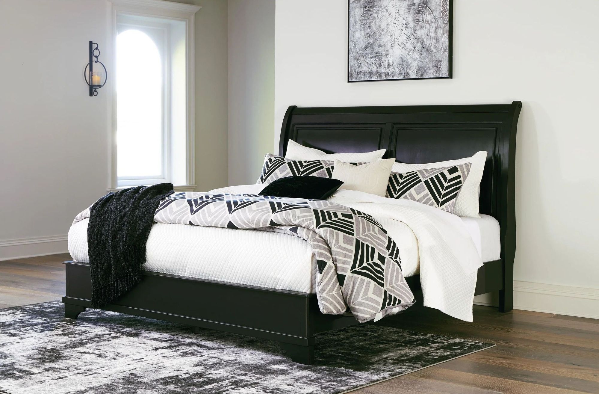 Ashley SM Chylanta Wood Veneer Queen Size Sleigh Bed