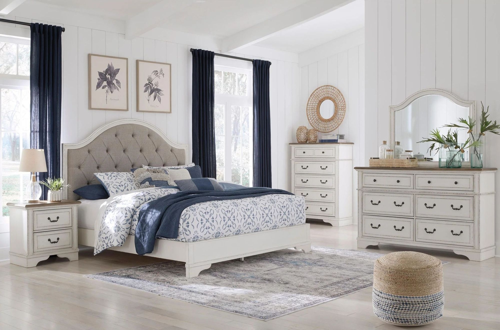 Ashley SM Brollyn Polyester Upholstered Queen Size Panel Bed