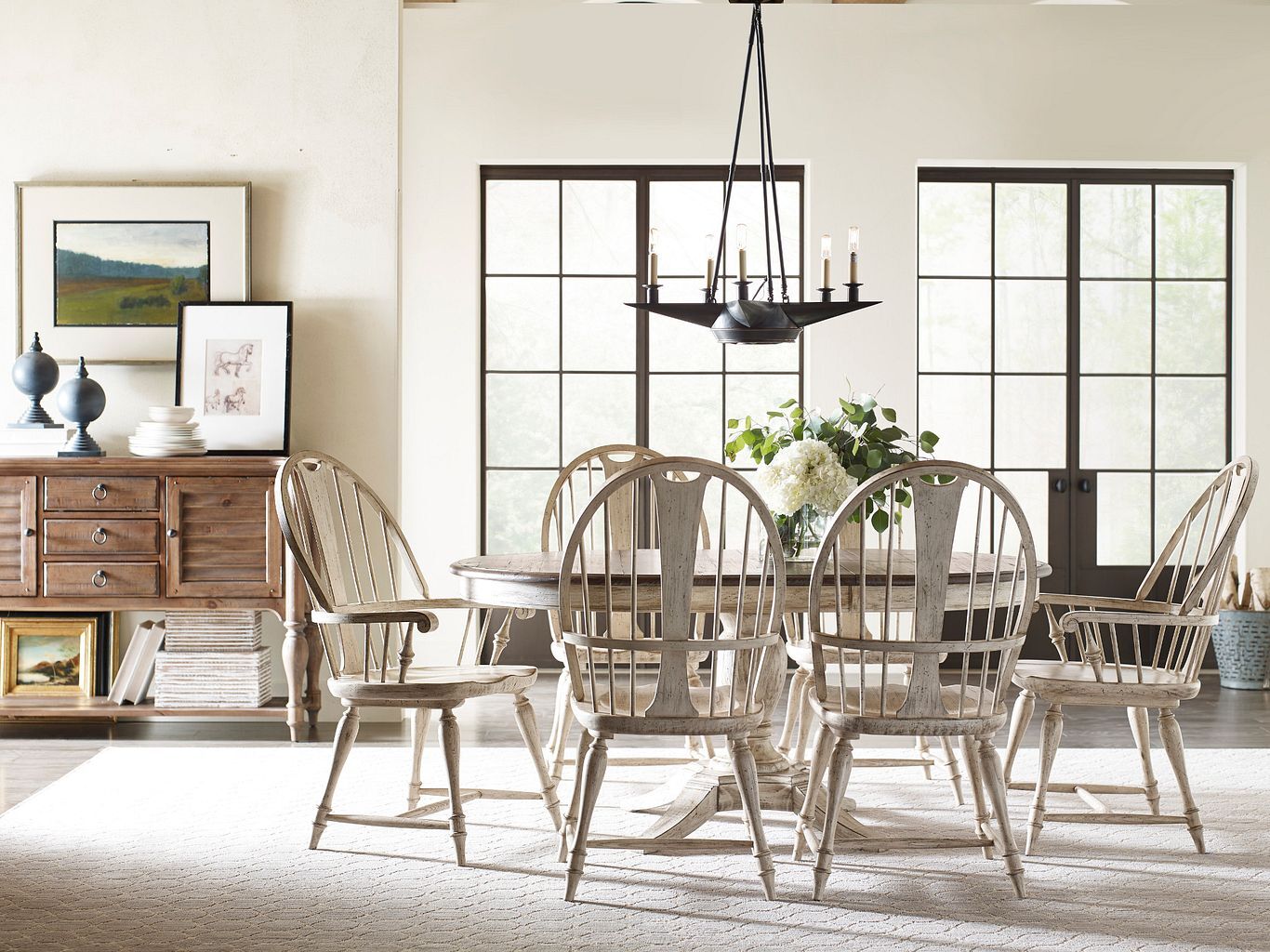 Weatherford Milford/Baylis Round Wood Extendable Dining Room Set