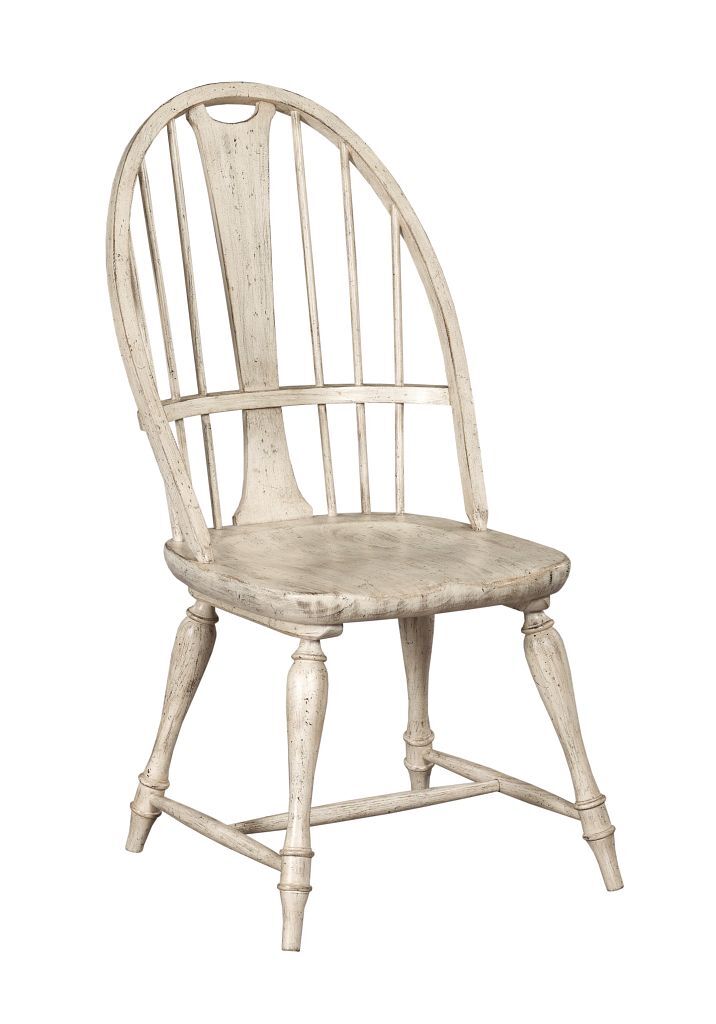 Weatherford Milford/Bailys Round Wood Extendable Dining Room Set