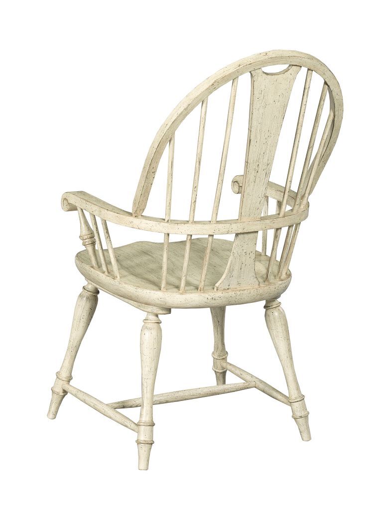 Weatherford Milford/Baylis Round Wood Extendable Dining Room Set