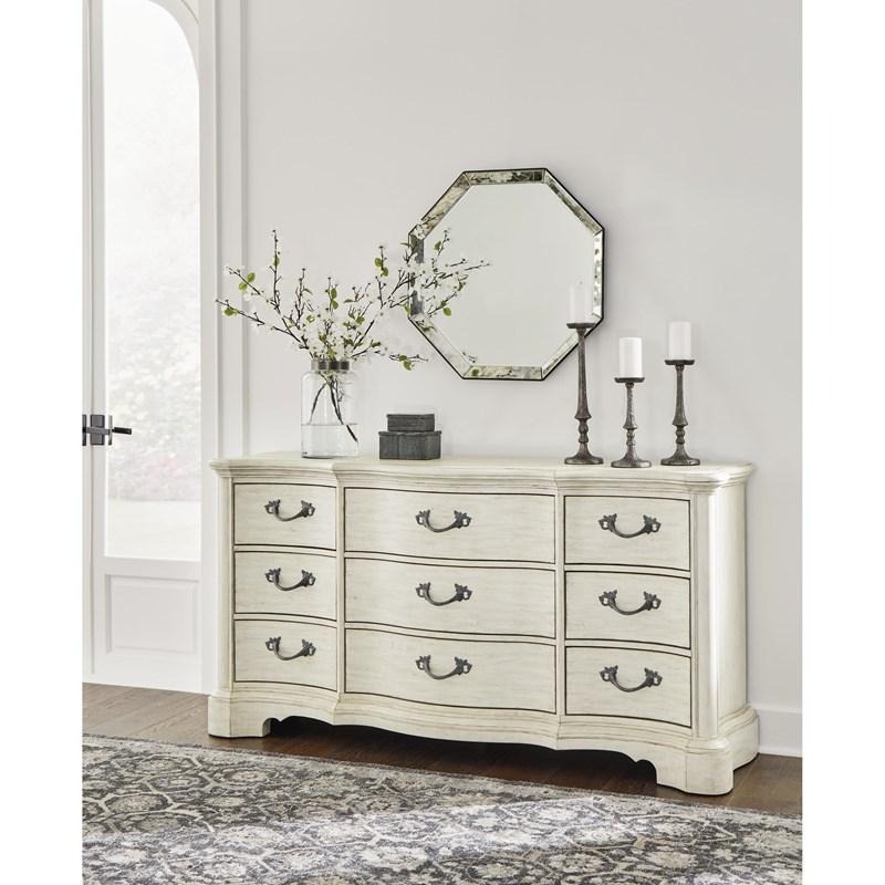 SM Arlendyne Wood Dresser w/9 Drawers