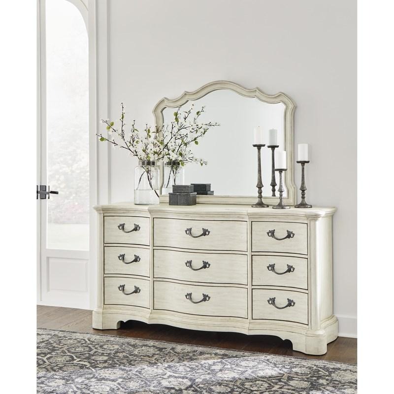 SM Arlendyne Wood Dresser w/9 Drawers