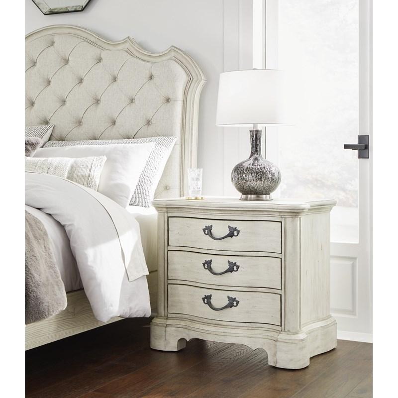 SM Arlendyne Wood Nightstand w/3 Drawers