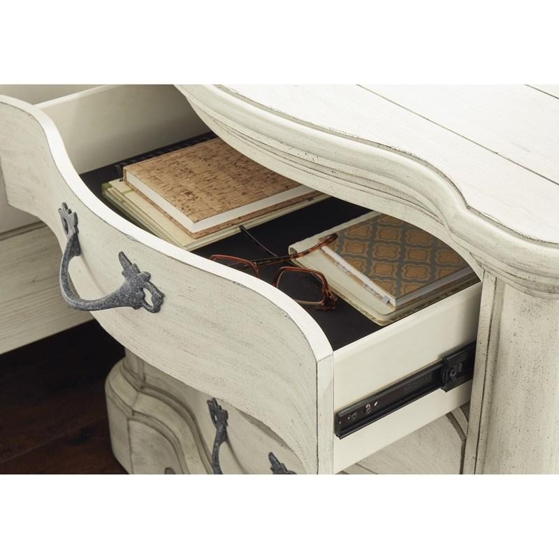 SM Arlendyne Wood Nightstand w/3 Drawers