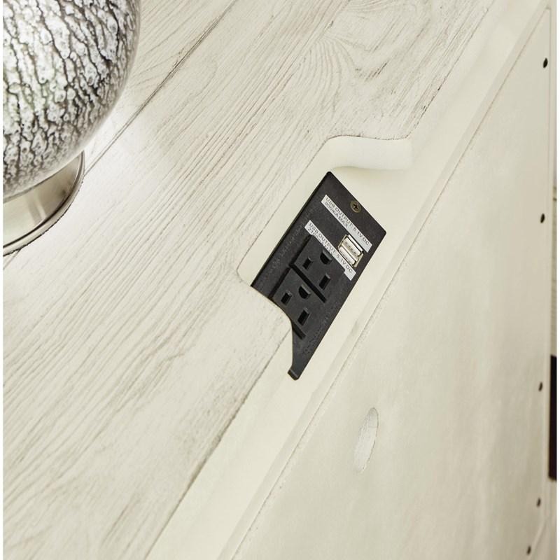 SM Arlendyne Wood Nightstand w/3 Drawers