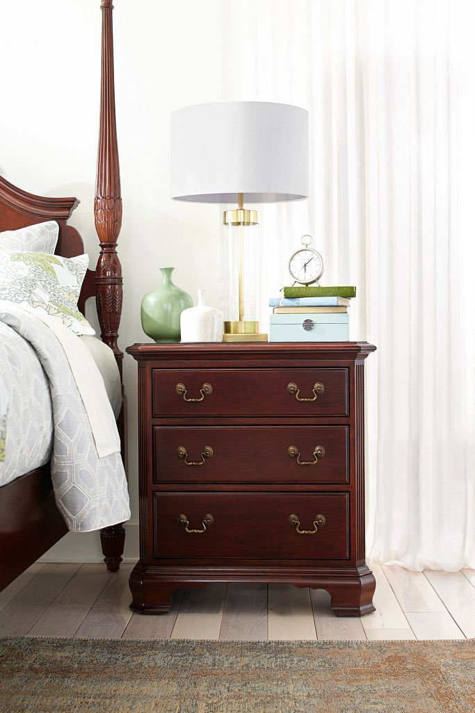 Cherry Grove Wood Pediment Poster Bedroom Set