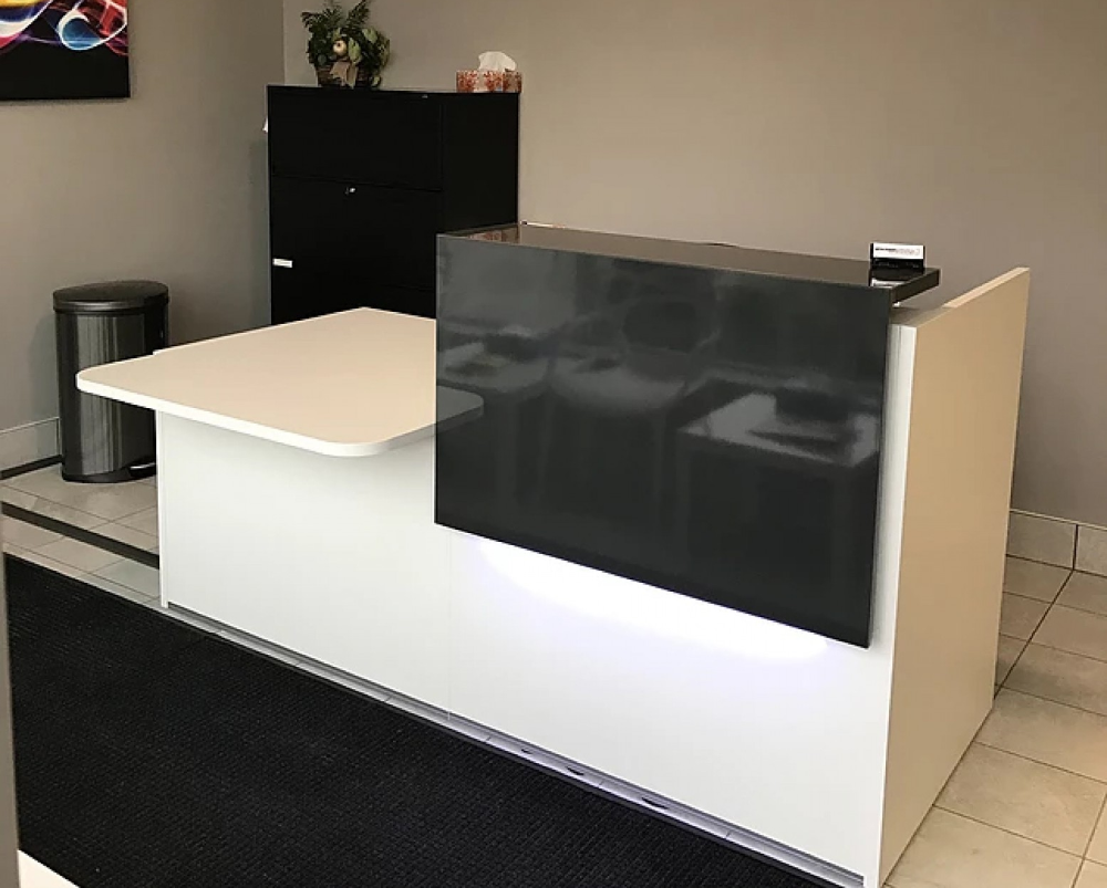 MDD Tera 81" Straight Reception Desk & Light Panel 