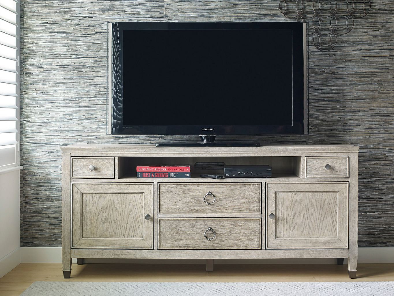 Vista Biscane Wood Entertainment Console w/2 Doors & 4 Drawers