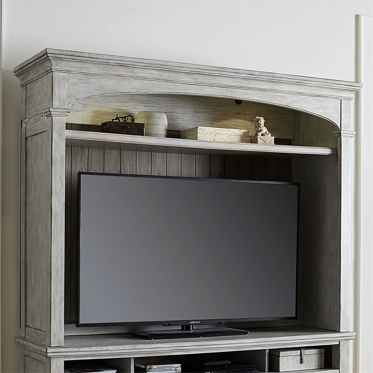 Heartland Entertainment Center with Piers | Vintage Style