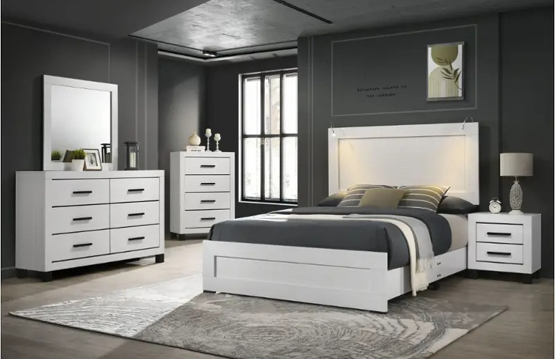 SM 8377a Wood Bed w/2 Lamps, Queen Size