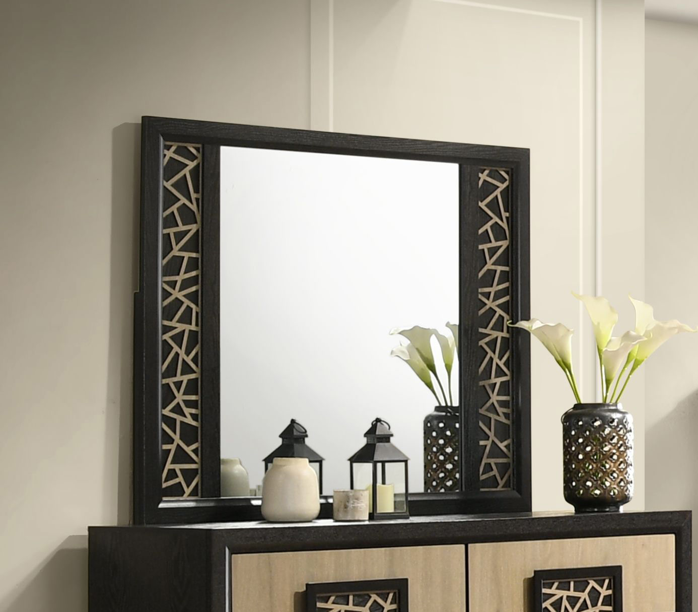 SM 8386a Upholstery/Wood Panel Bedroom Set