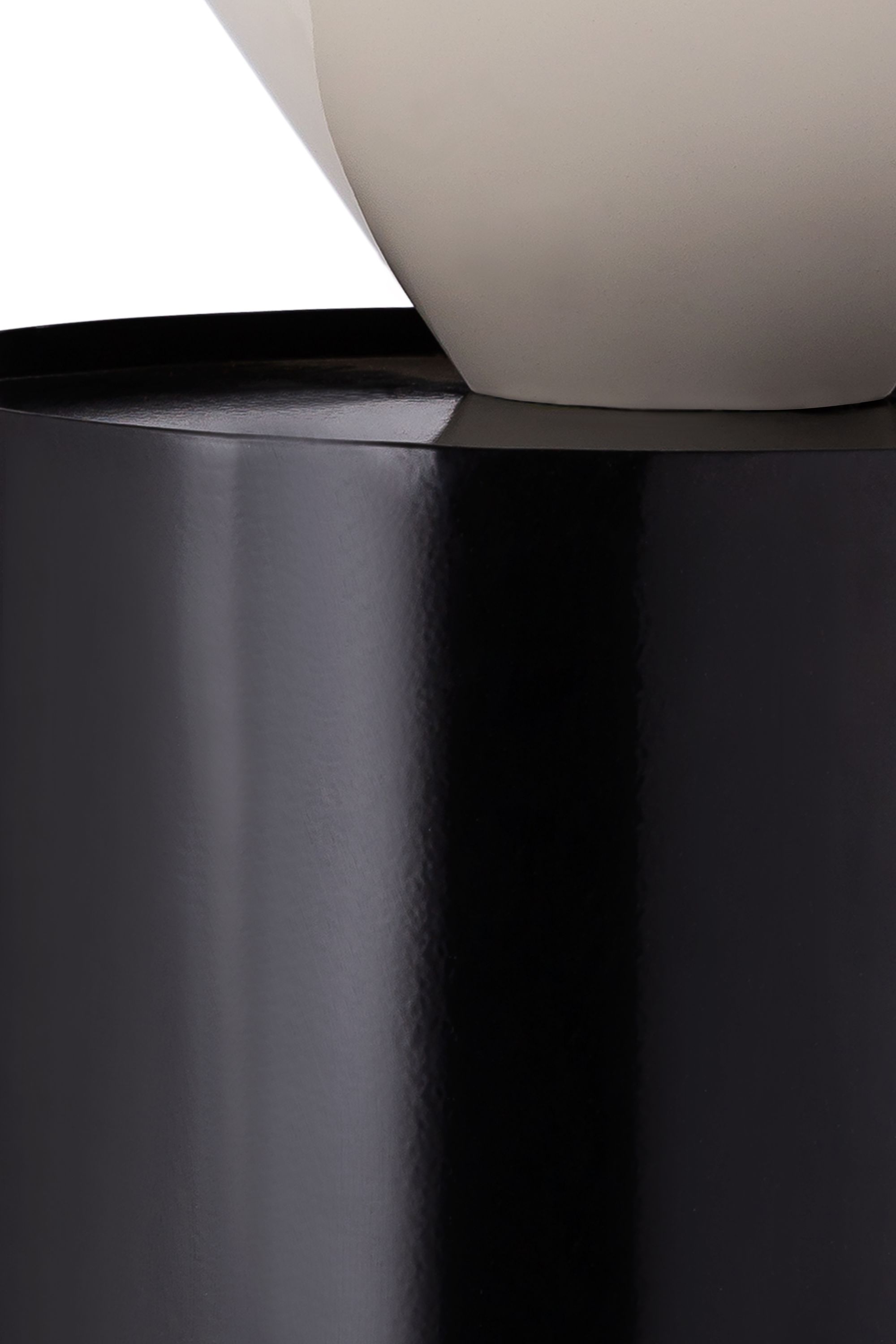 Damon 15" Round Metal End Table