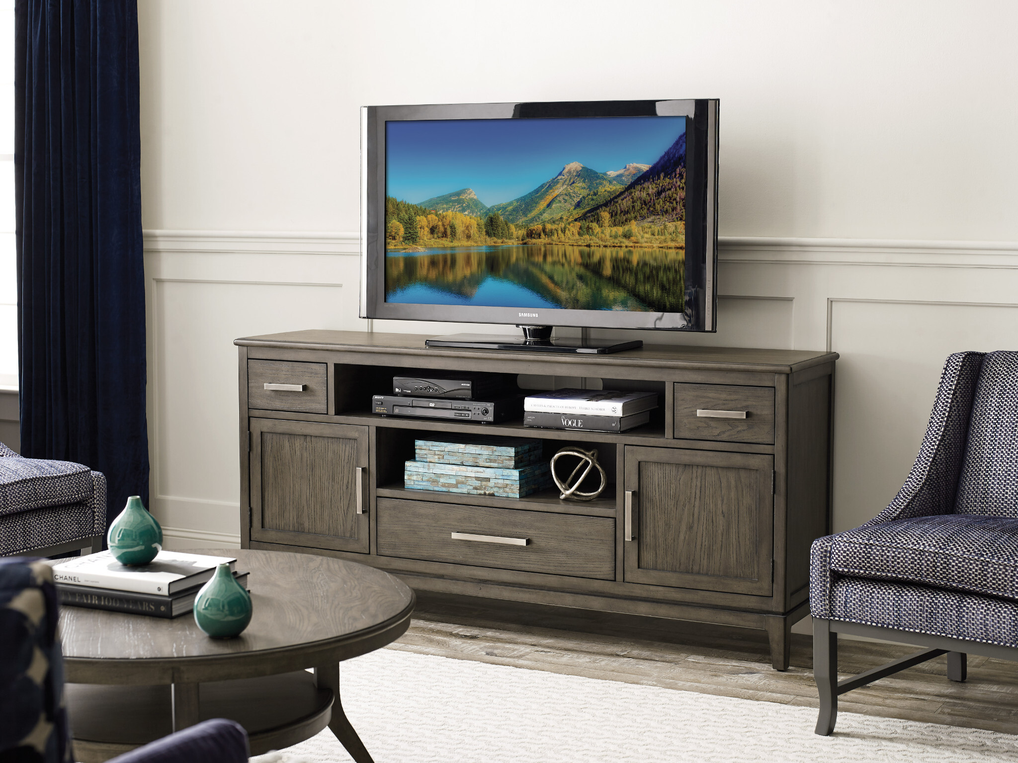 Cascade Lamont Round Wood Coffee Table Set