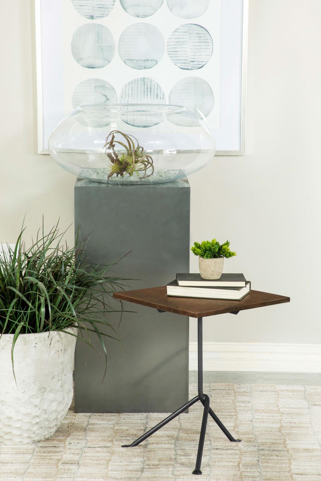 Heitor Square Accent Table with Tripod Legs
