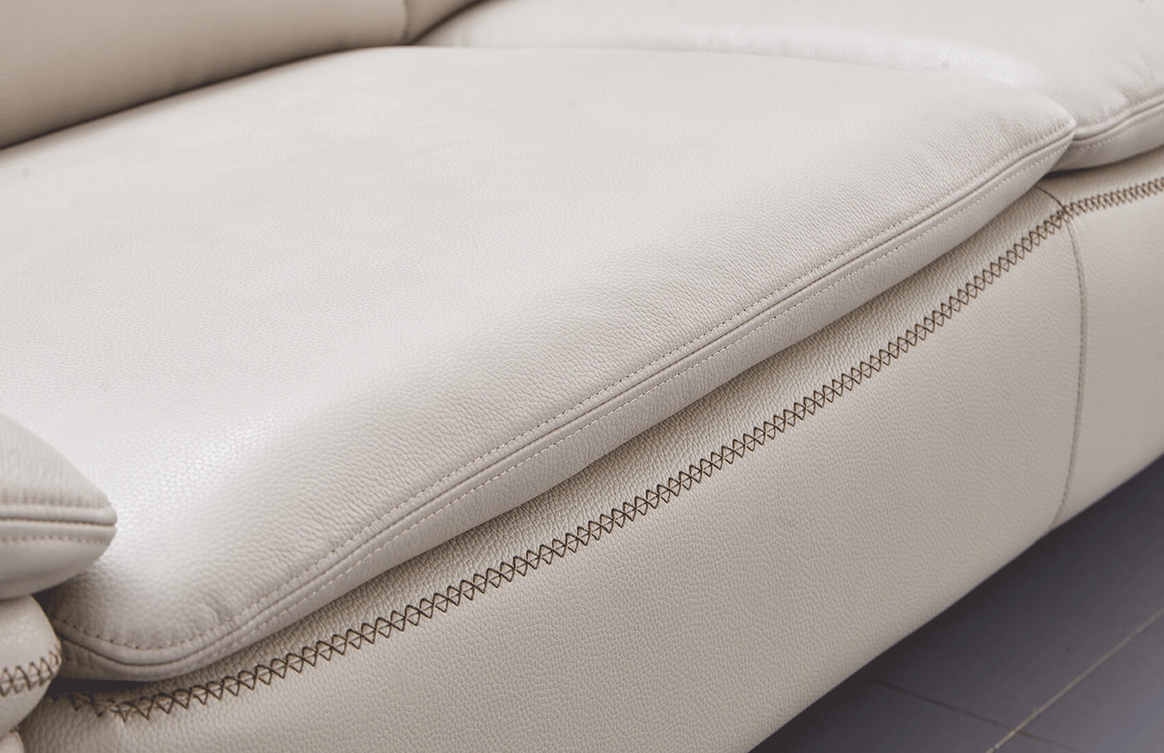 973 Leather/Eco-Leather Sofa by ESF Furniture