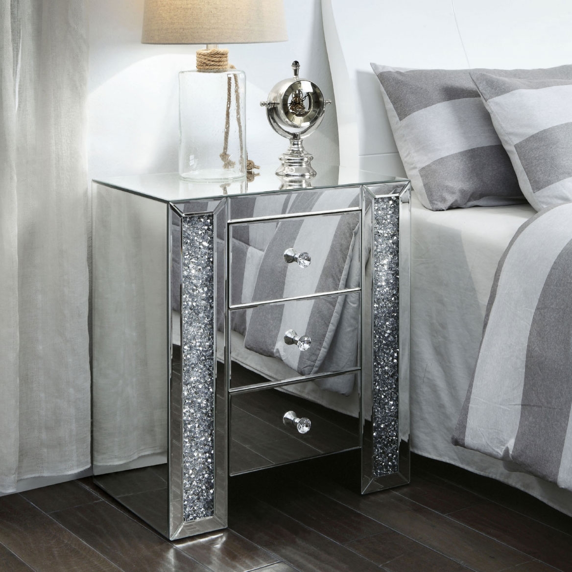 Noralie 97640 Mirrored/Faux Diamonds Accent Table/Nightstand