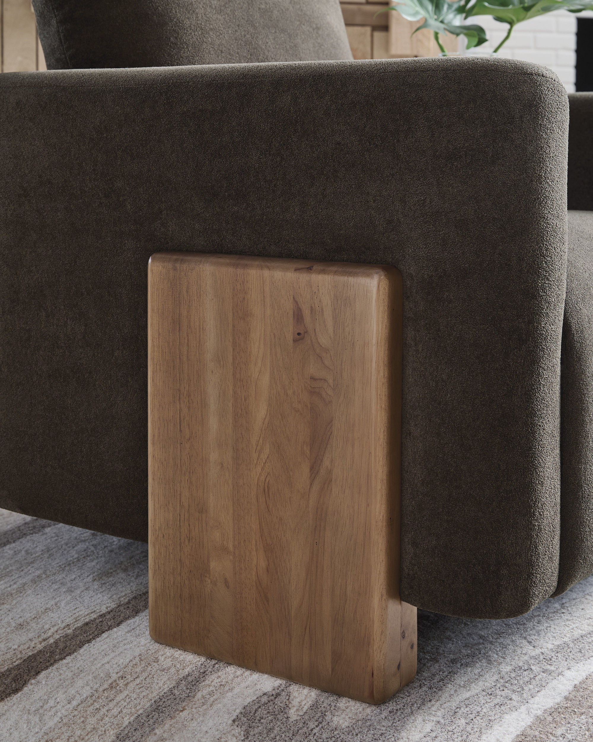 Dairlett Polyester/Wood Accent Chair