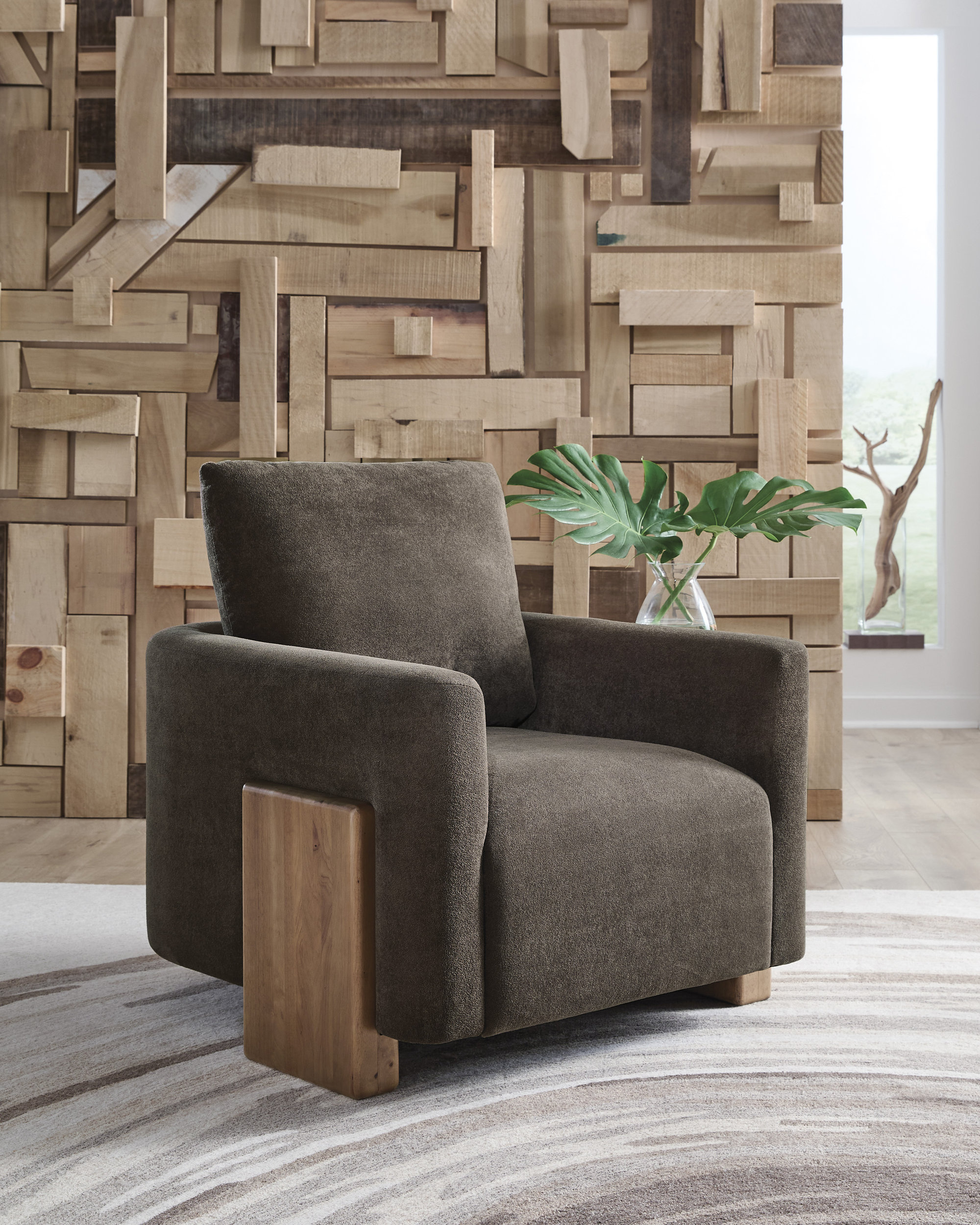 Dairlett Polyester/Wood Accent Chair
