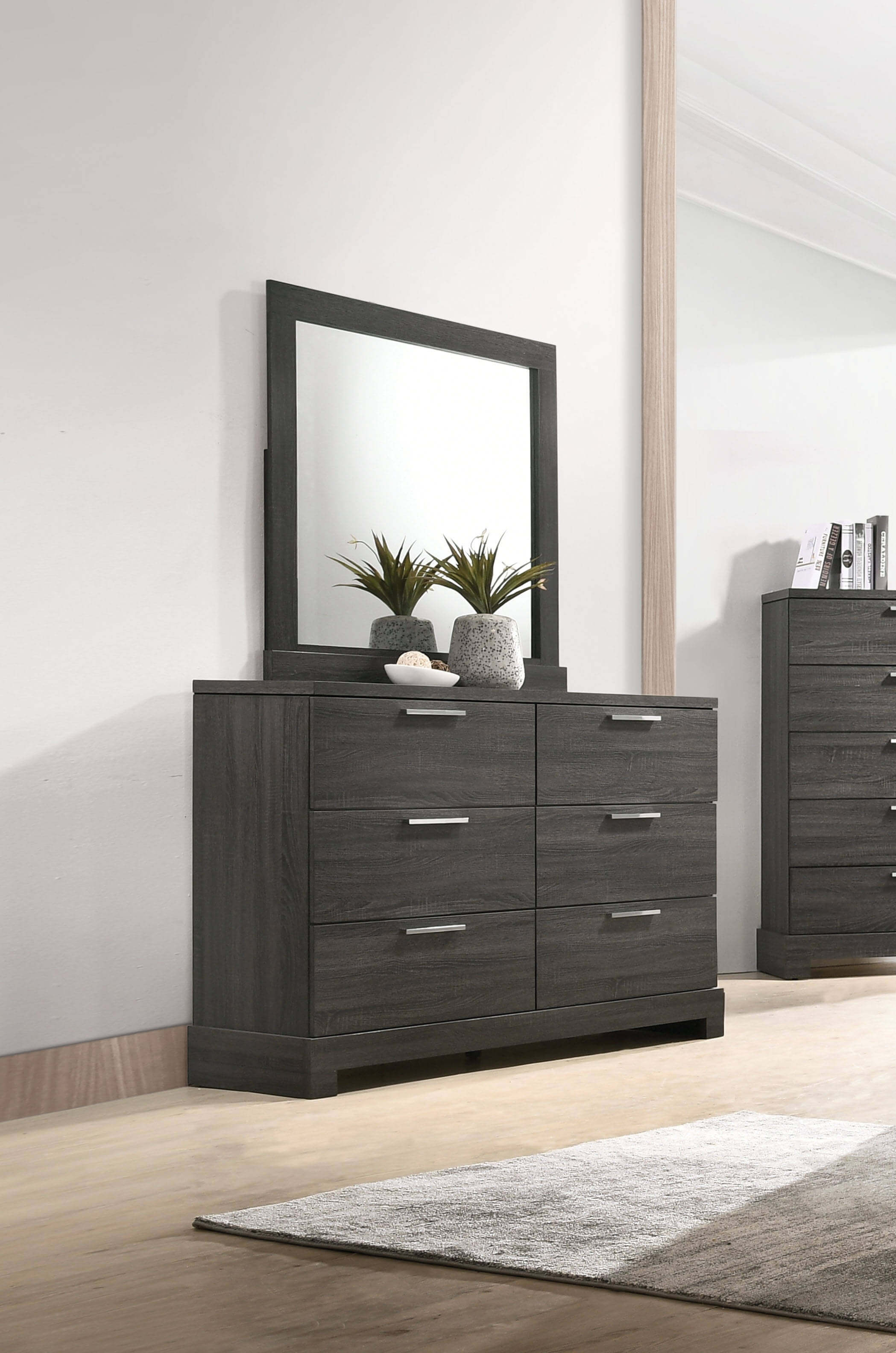 Lantha Dresser