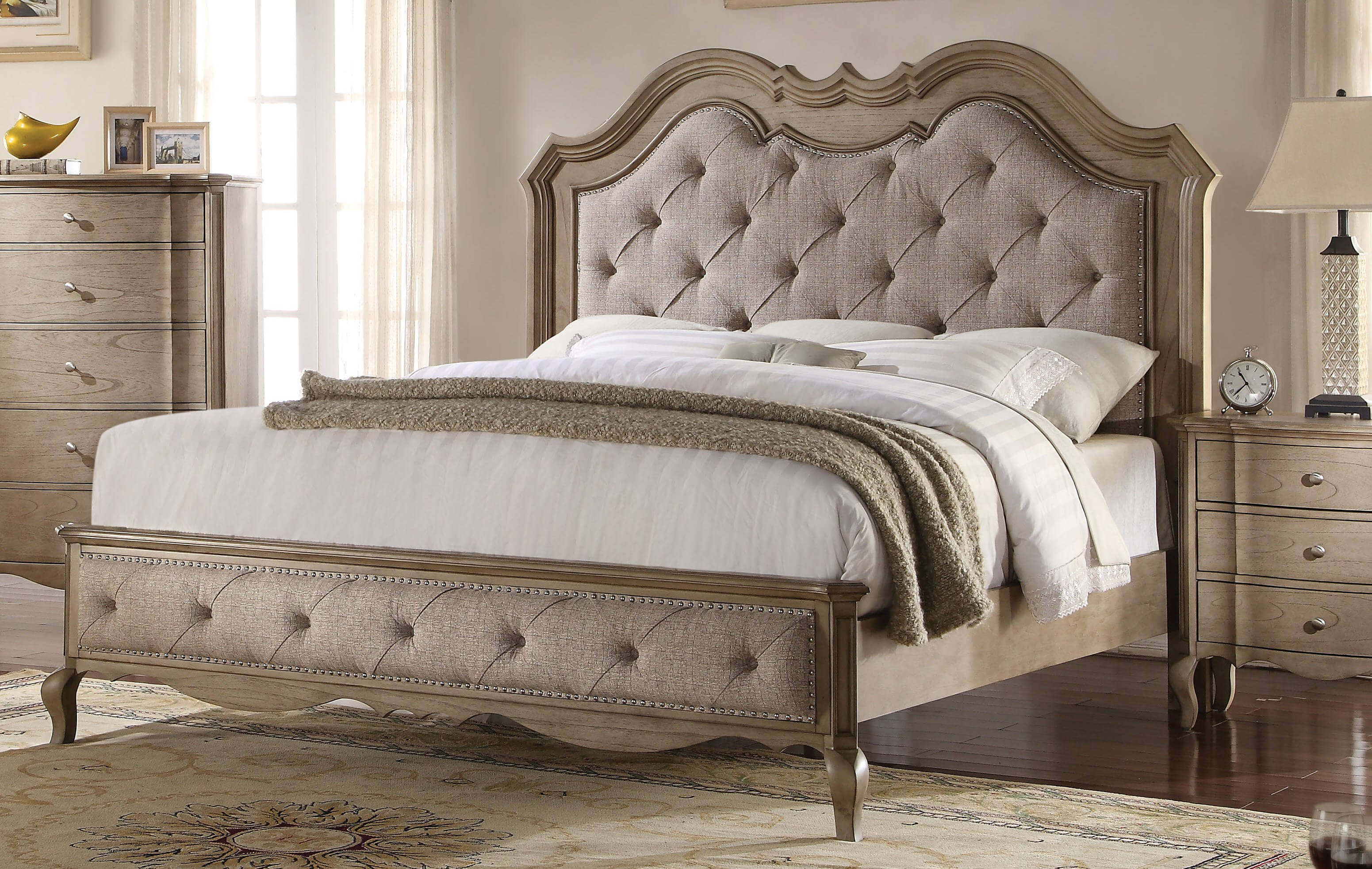 Chelmsford Queen Size Bed by Acme Furniture