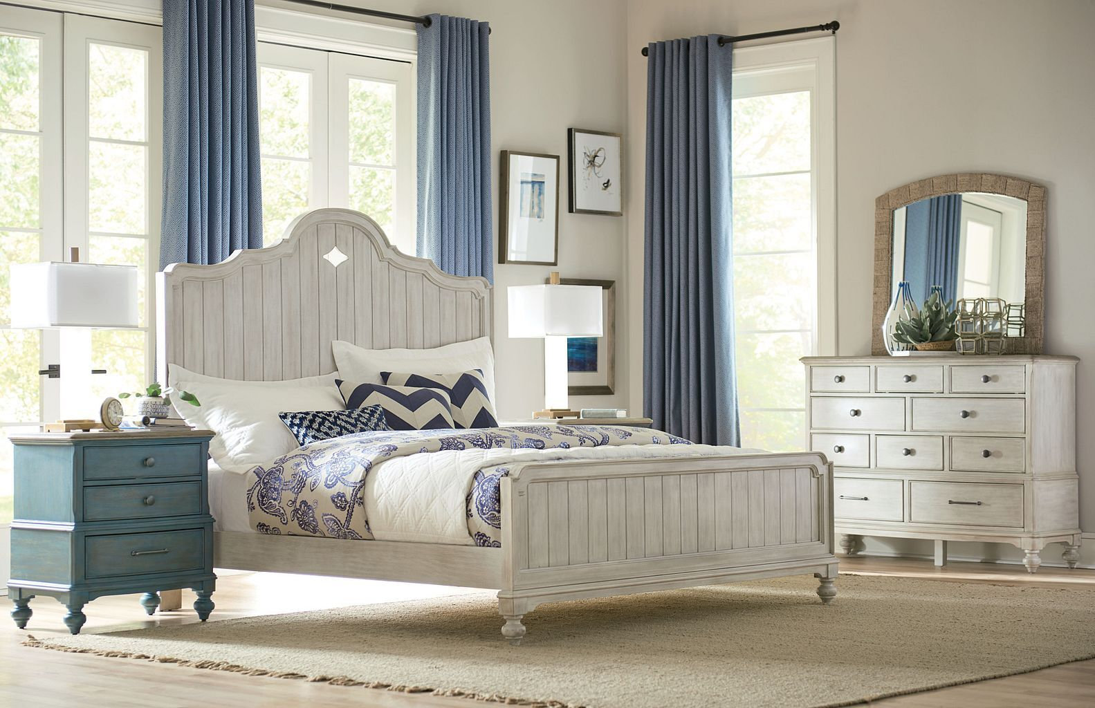 Litchfield Laurel Wood Panel Bedroom Set