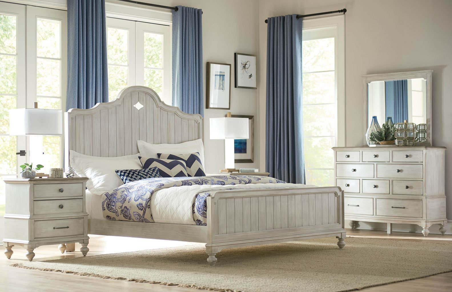 Litchfield Moray Wood Nightstand w/3 Drawers