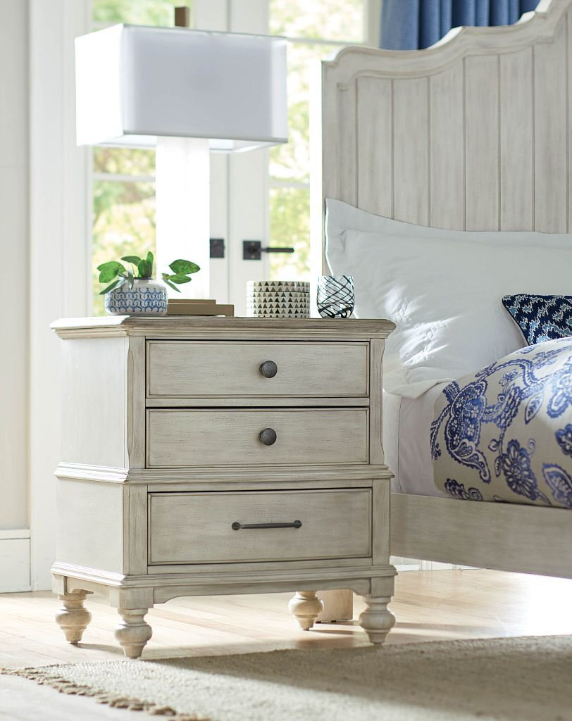 Litchfield Laurel Wood Panel Bedroom Set