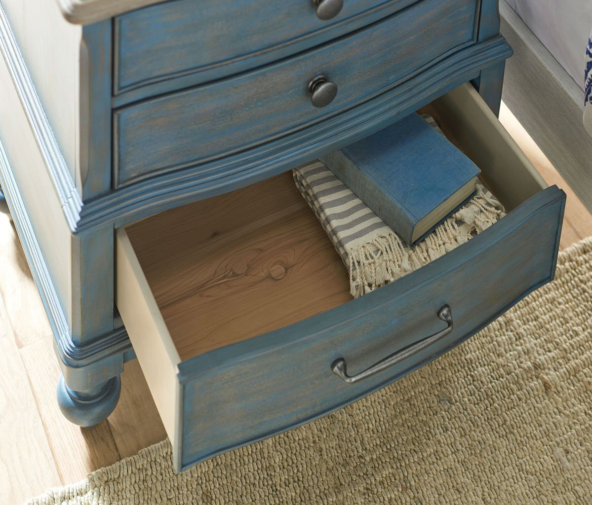 Litchfield Currituck Woven/Wood Low Post Bedroom Set