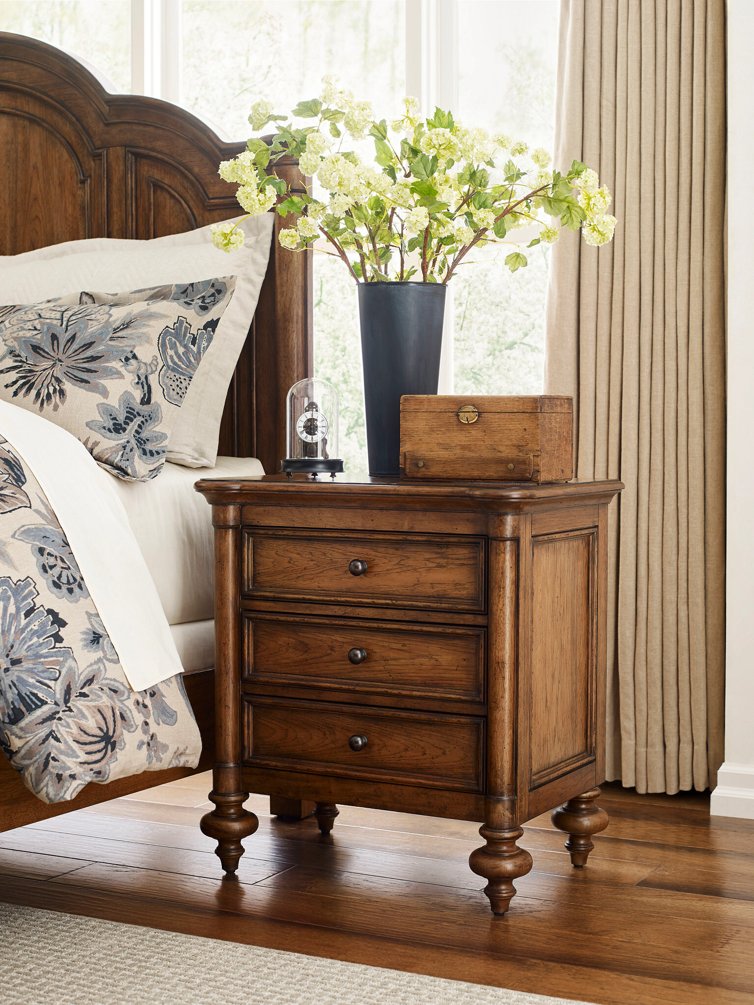 Berkshire Eastbrook Wood Panel Bedroom Set