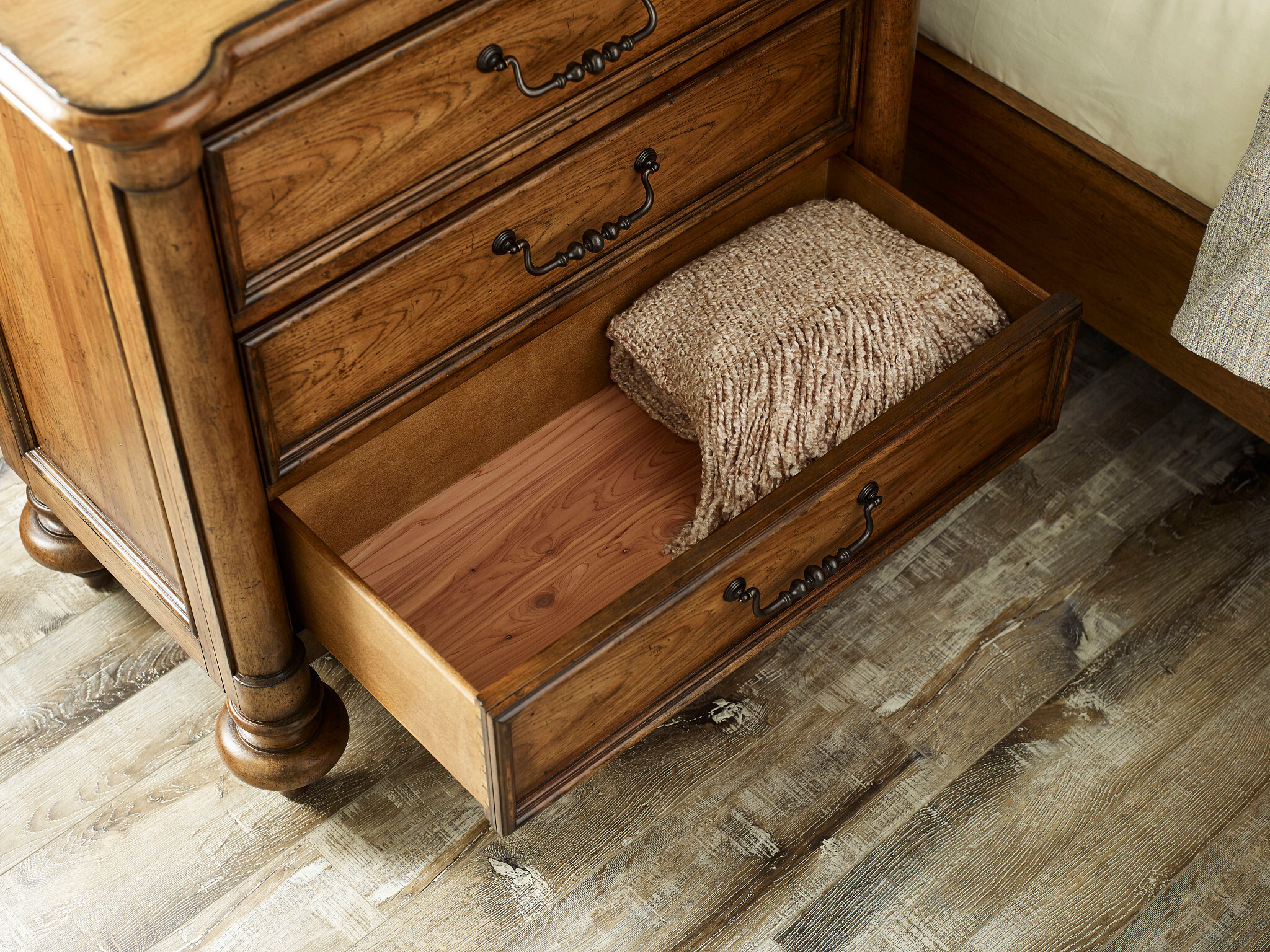 Berkshire Eastbrook Wood Panel Bedroom Set