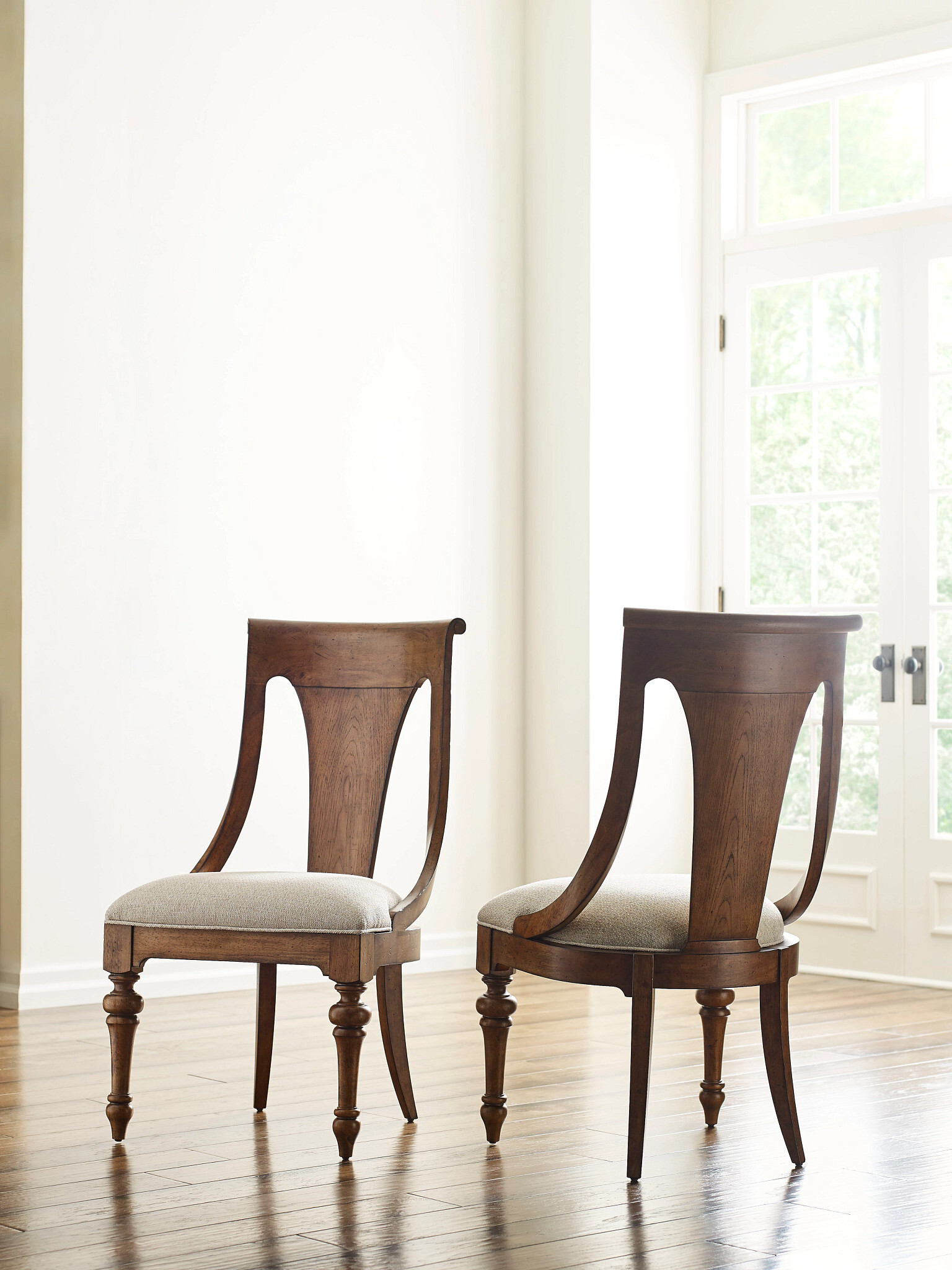 Berkshire Ervin Leg Wood Extendable Dining Room Set