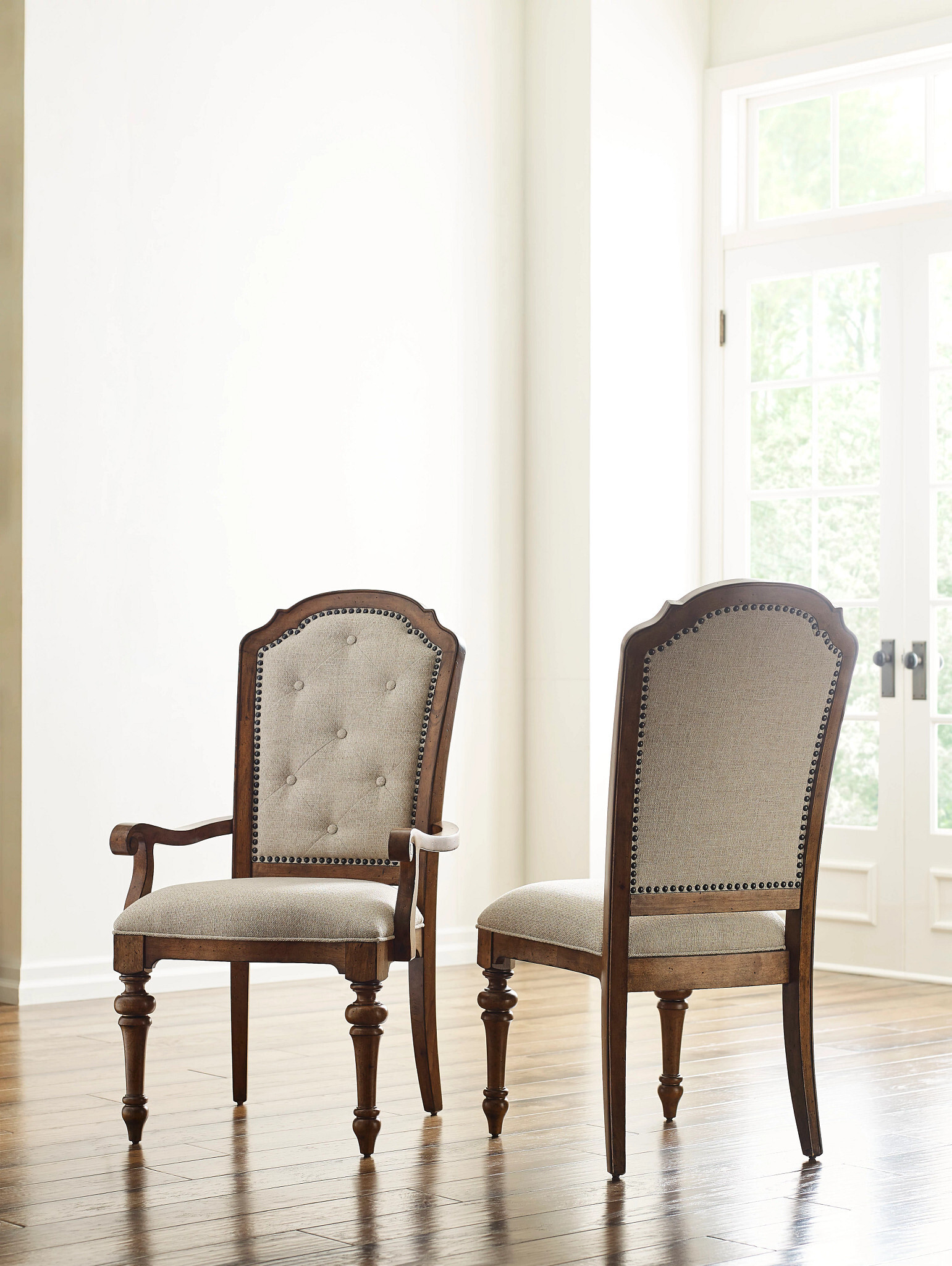 Berkshire Ervin Leg Wood Extendable Dining Room Set