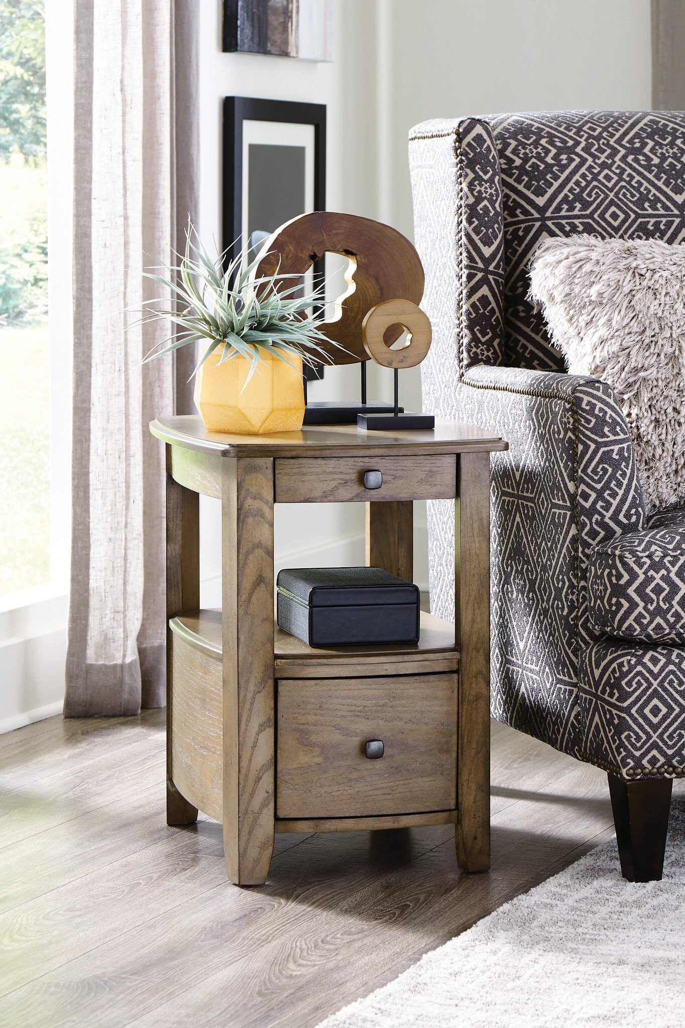 Living Room Hammary Primo III Chairside Table, Hazel