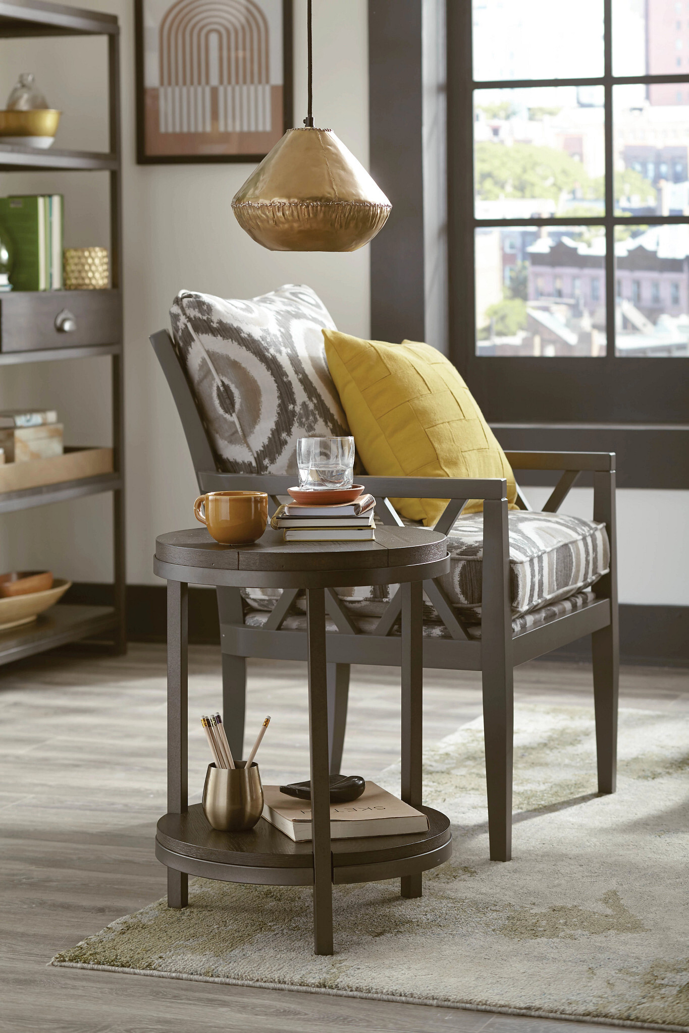 Round End Table Hammary