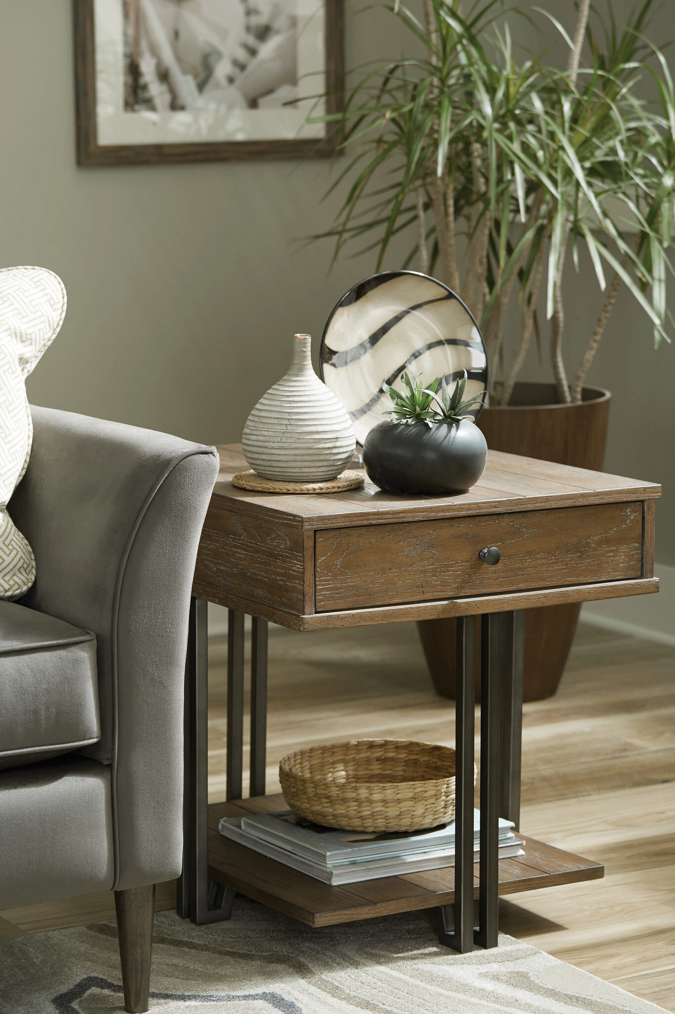 Hammary Hamilton Rect. Drawer Chairside Table