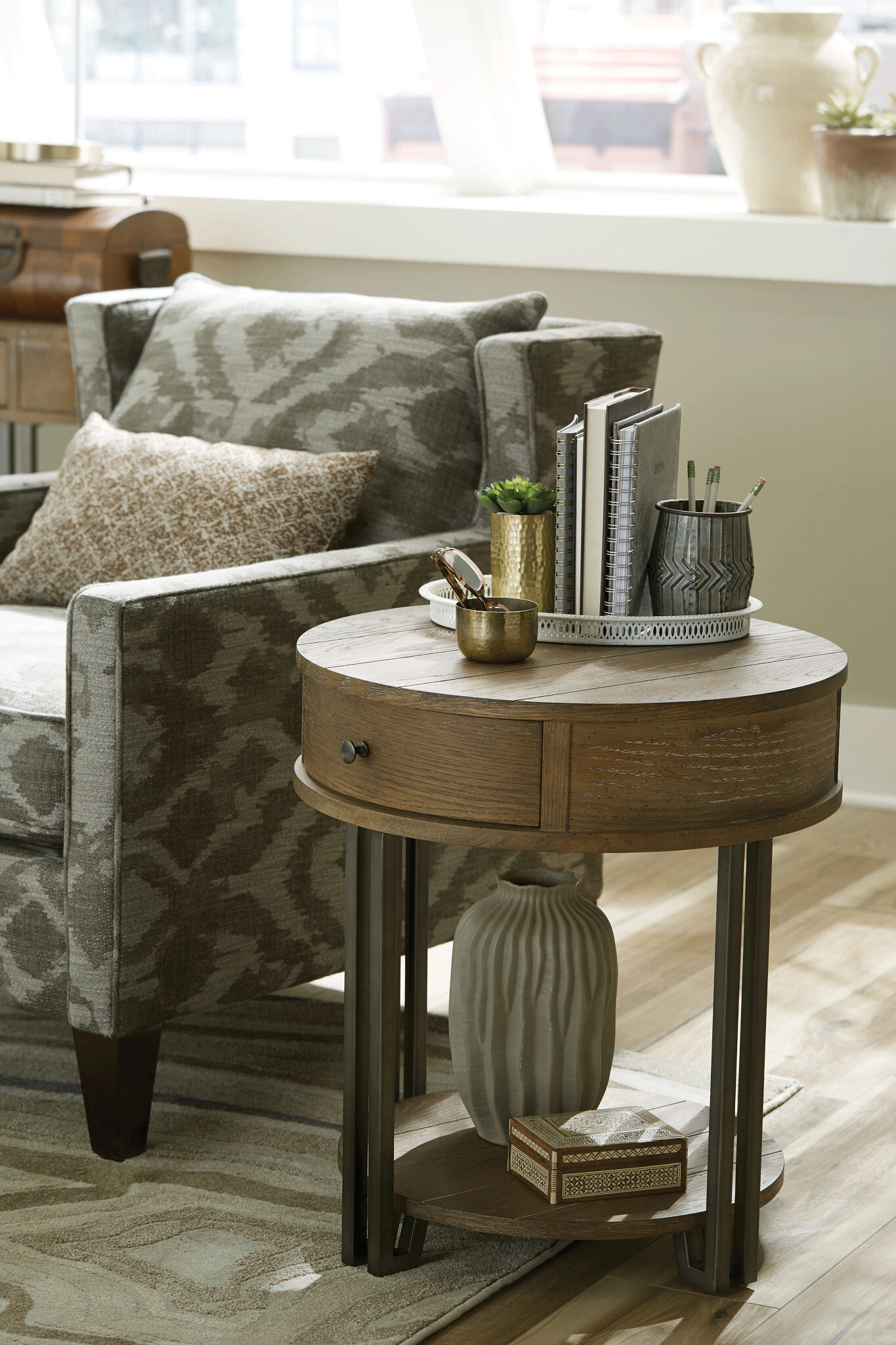 Hammary Living Room Round Chairside Table