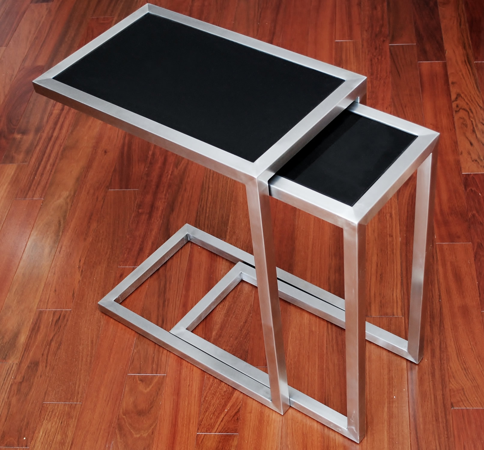 Alfa Nesting Table