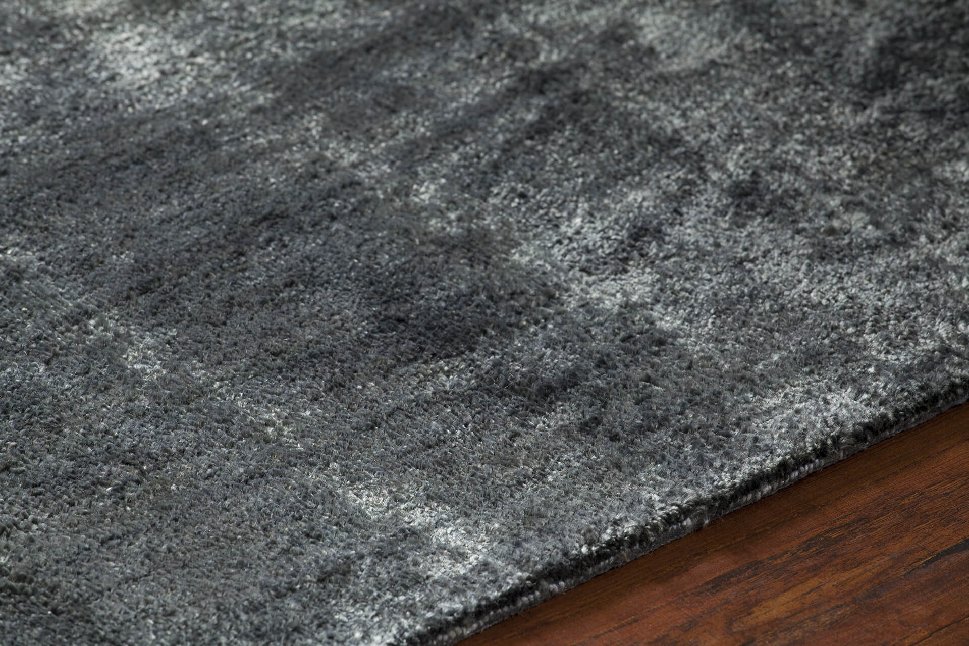 Alida Art Silk Rectangular Handmade Rug