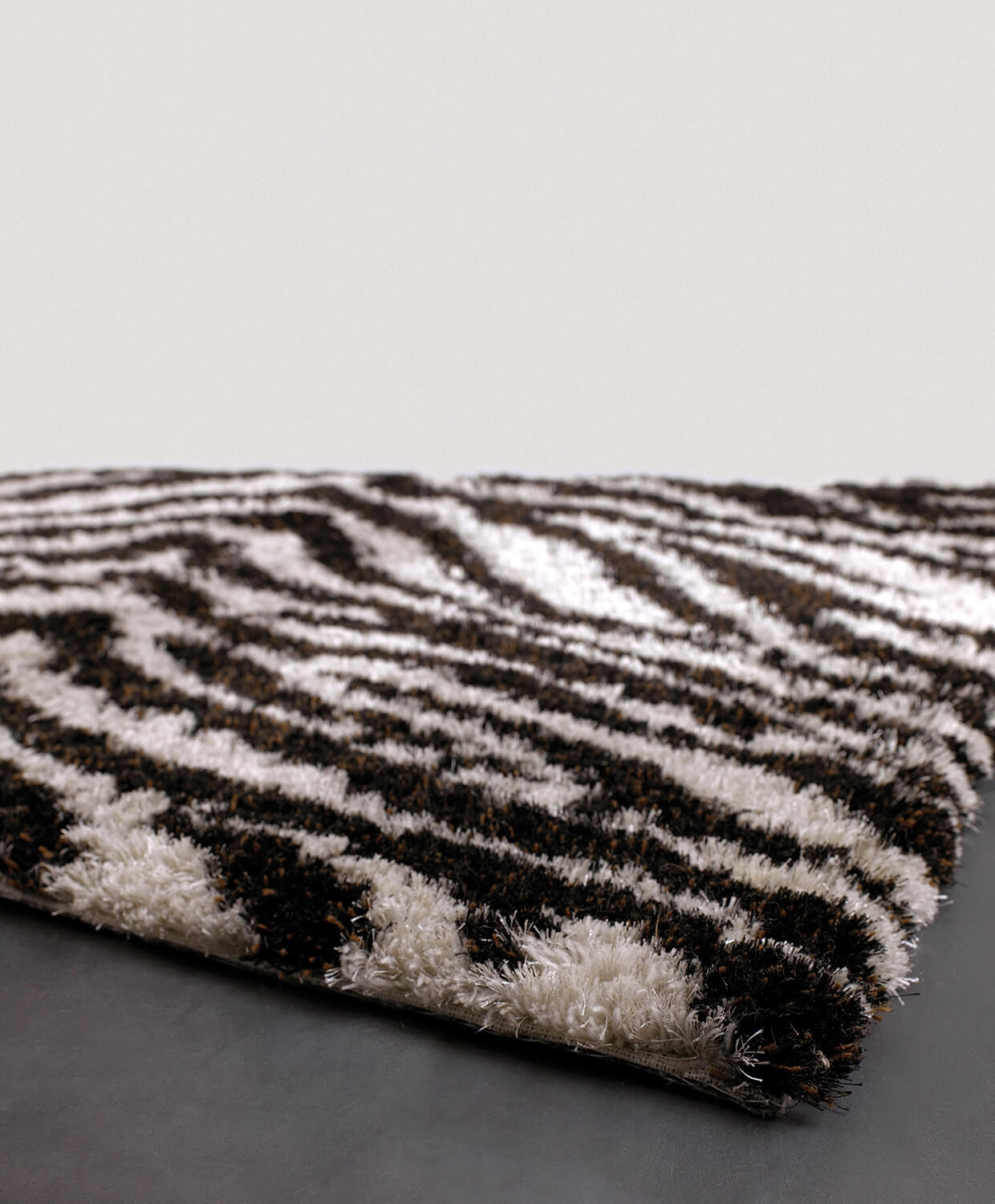 Amazon Polyester/Wool Rectangular Handmade Rug, 5' x 7'6"