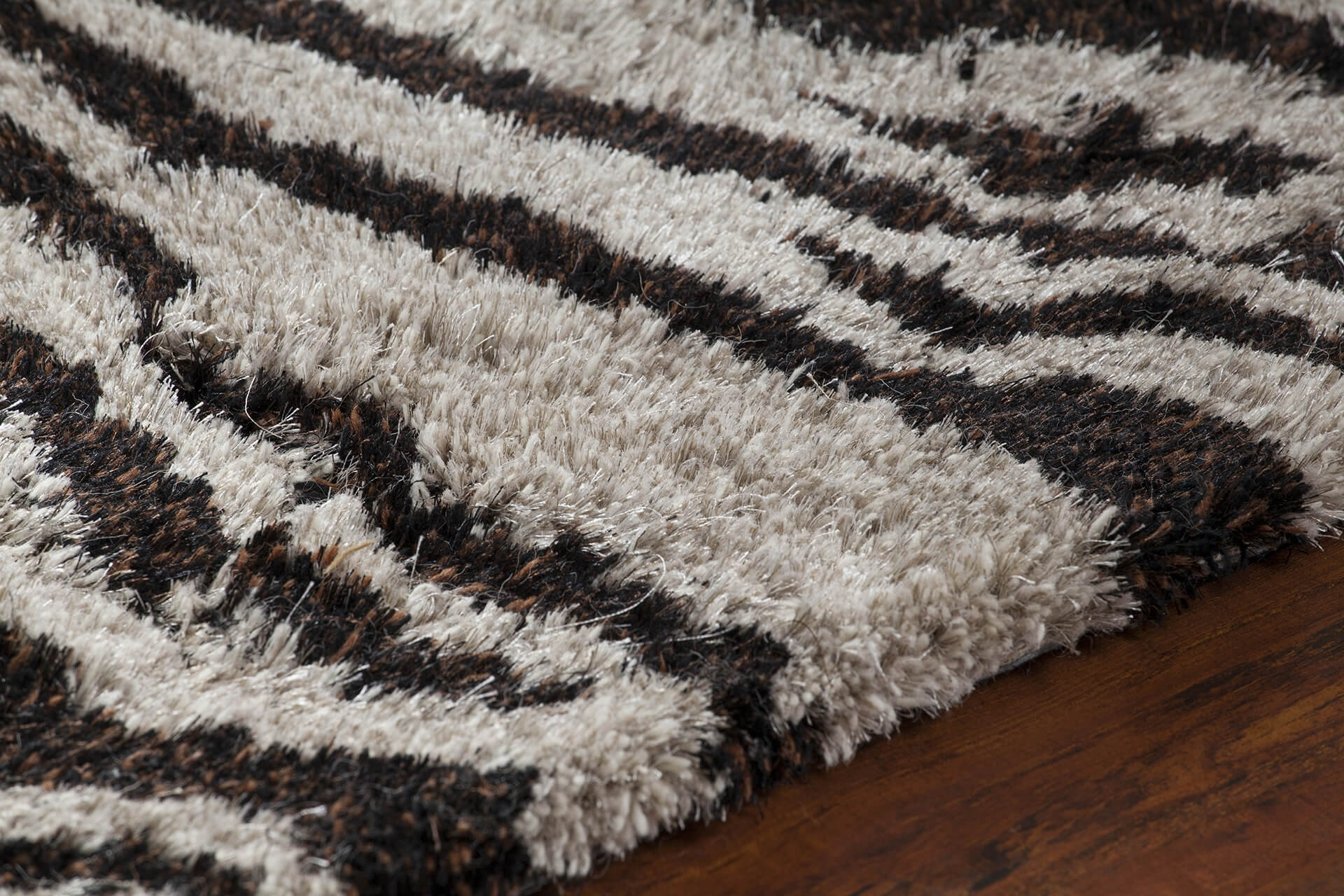 Amazon Polyester/Wool Handmade Rug