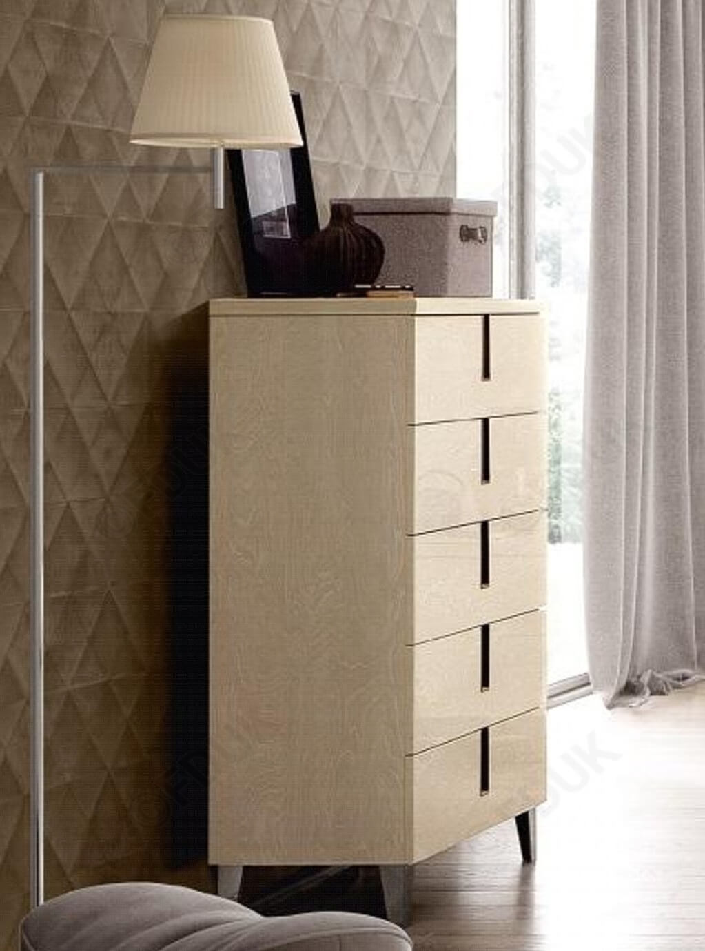 Ambra Chest