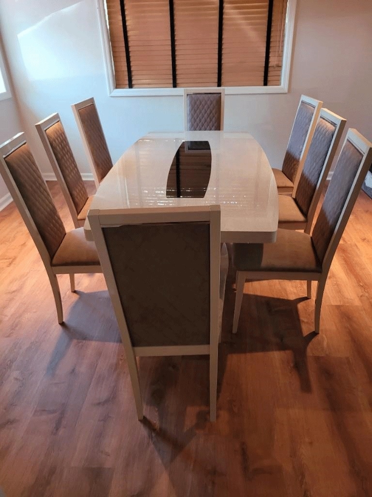 Ambra Wood Dining Room Set