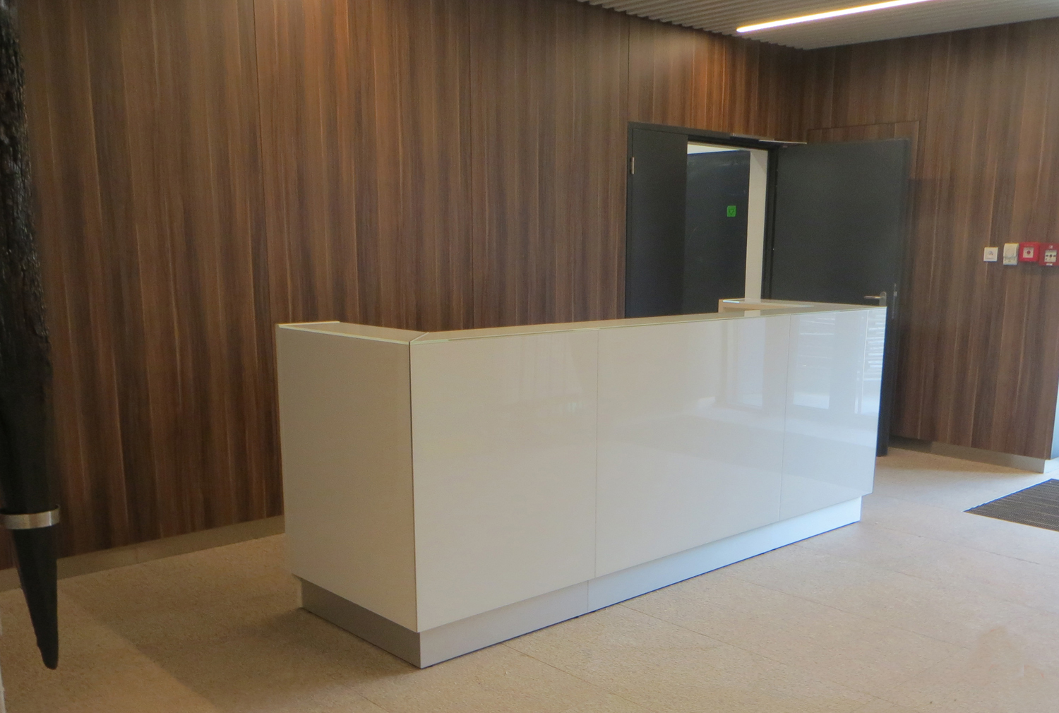 Linea 112" Straight Medium Reception Desk