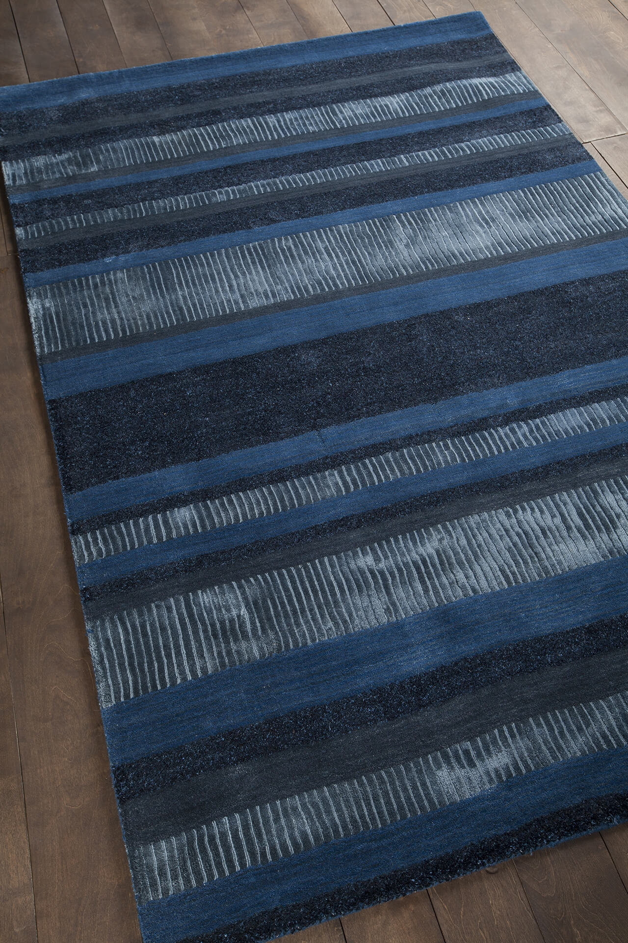 Amigo Polyester/Viscose/Wool Rectangular Handmade Rug, 5' x 7'6"