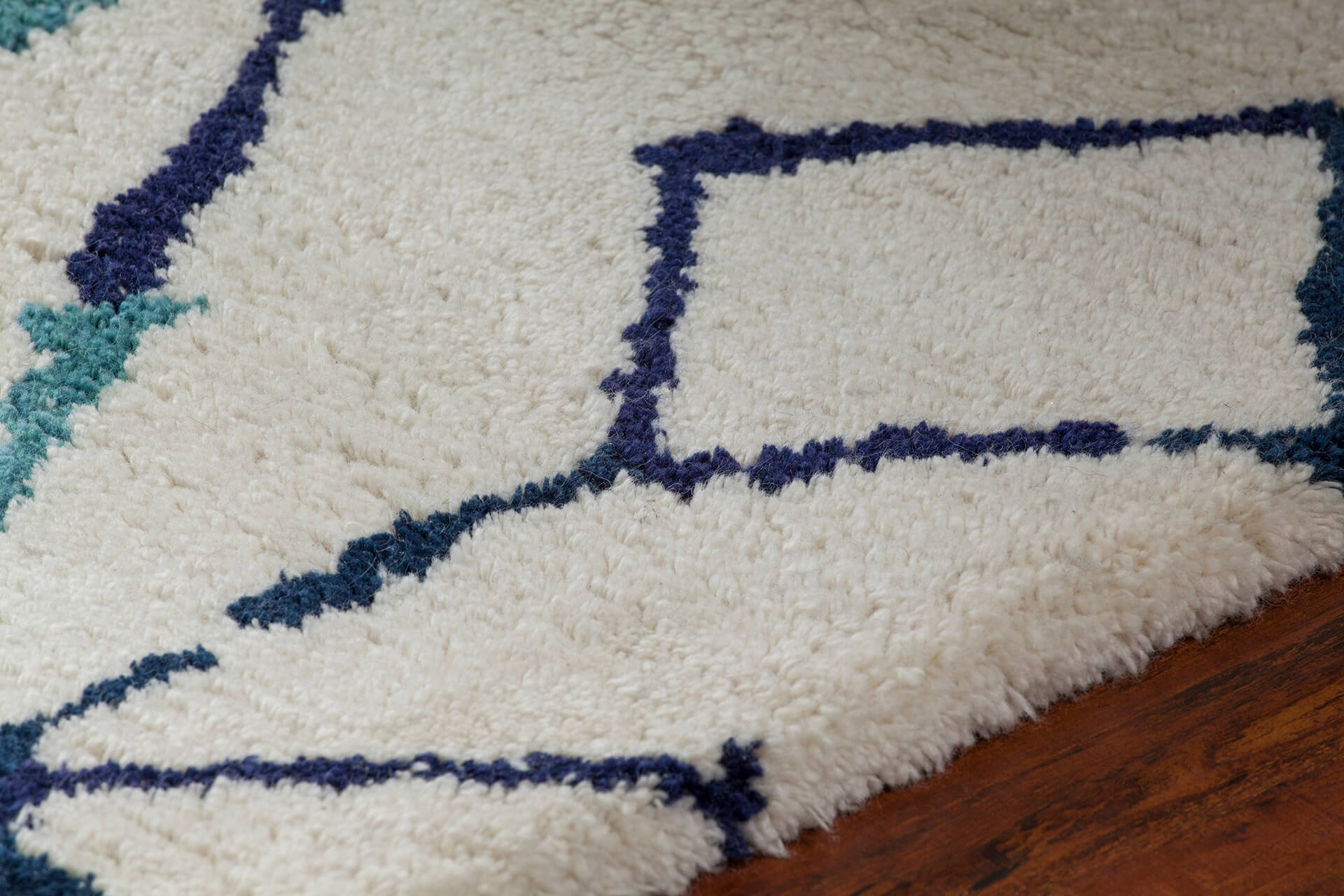 Arcon Wool Rectangular Hand-woven Rug, 5' x 7'6"