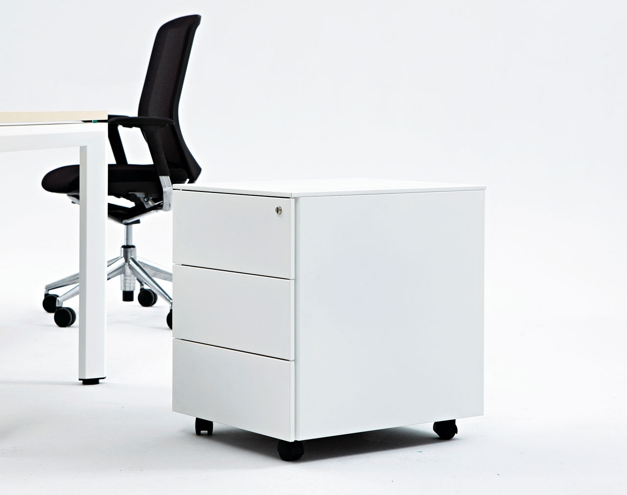 Mobile Pedestal w/3 Drawers & Metal Runners