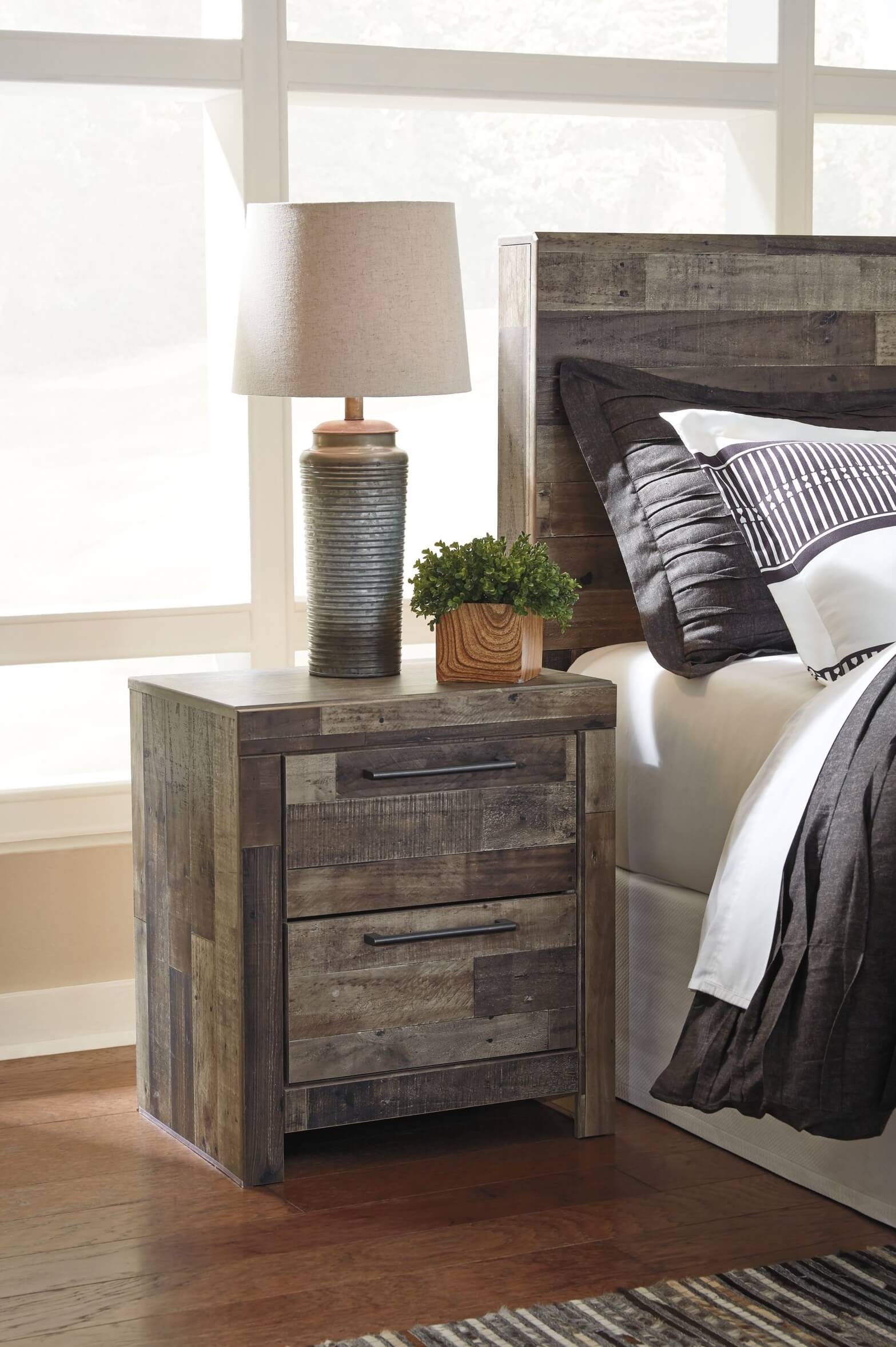 Derekson Panel Bedroom Set