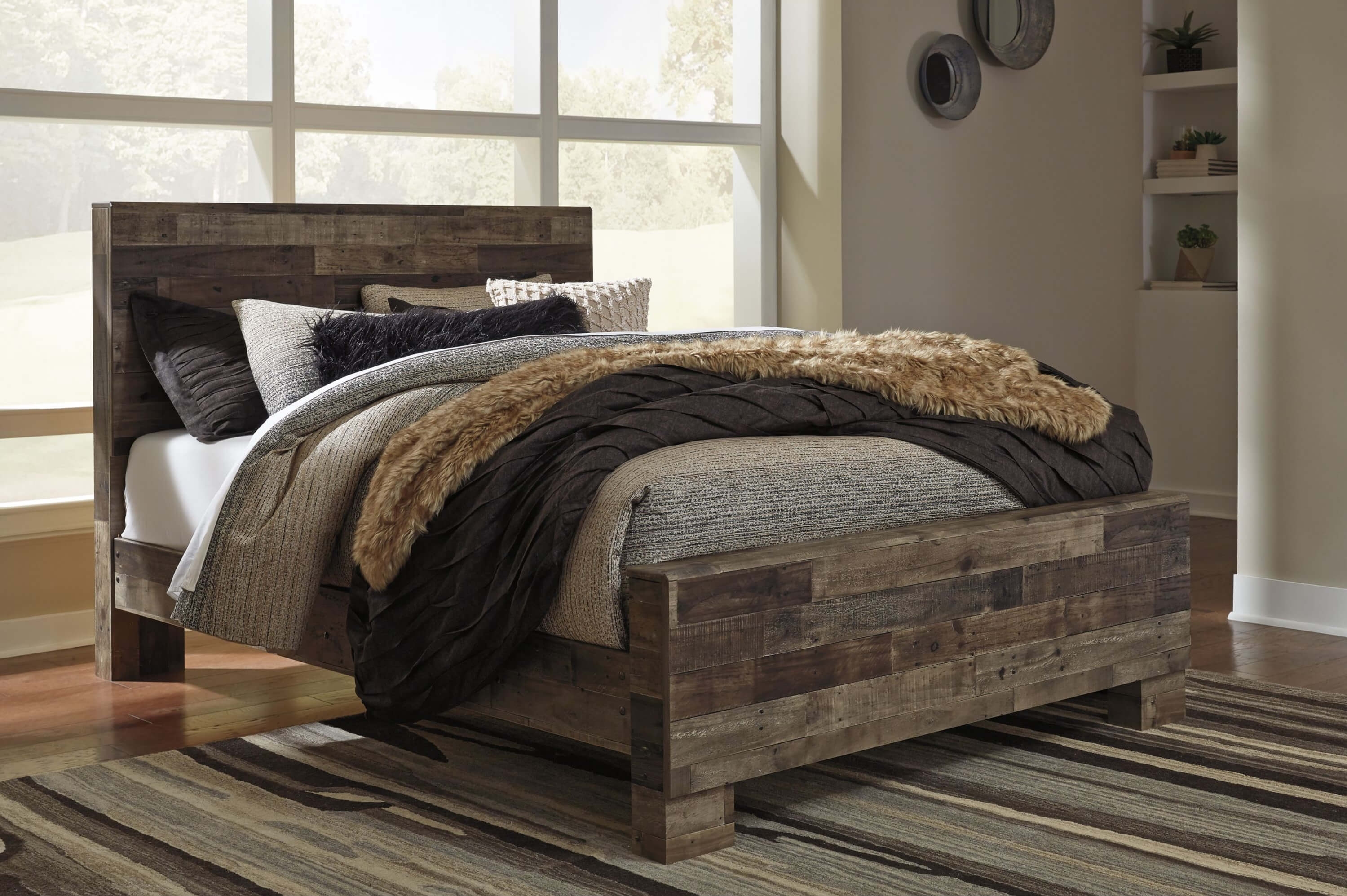 Derekson Panel Bedroom Set